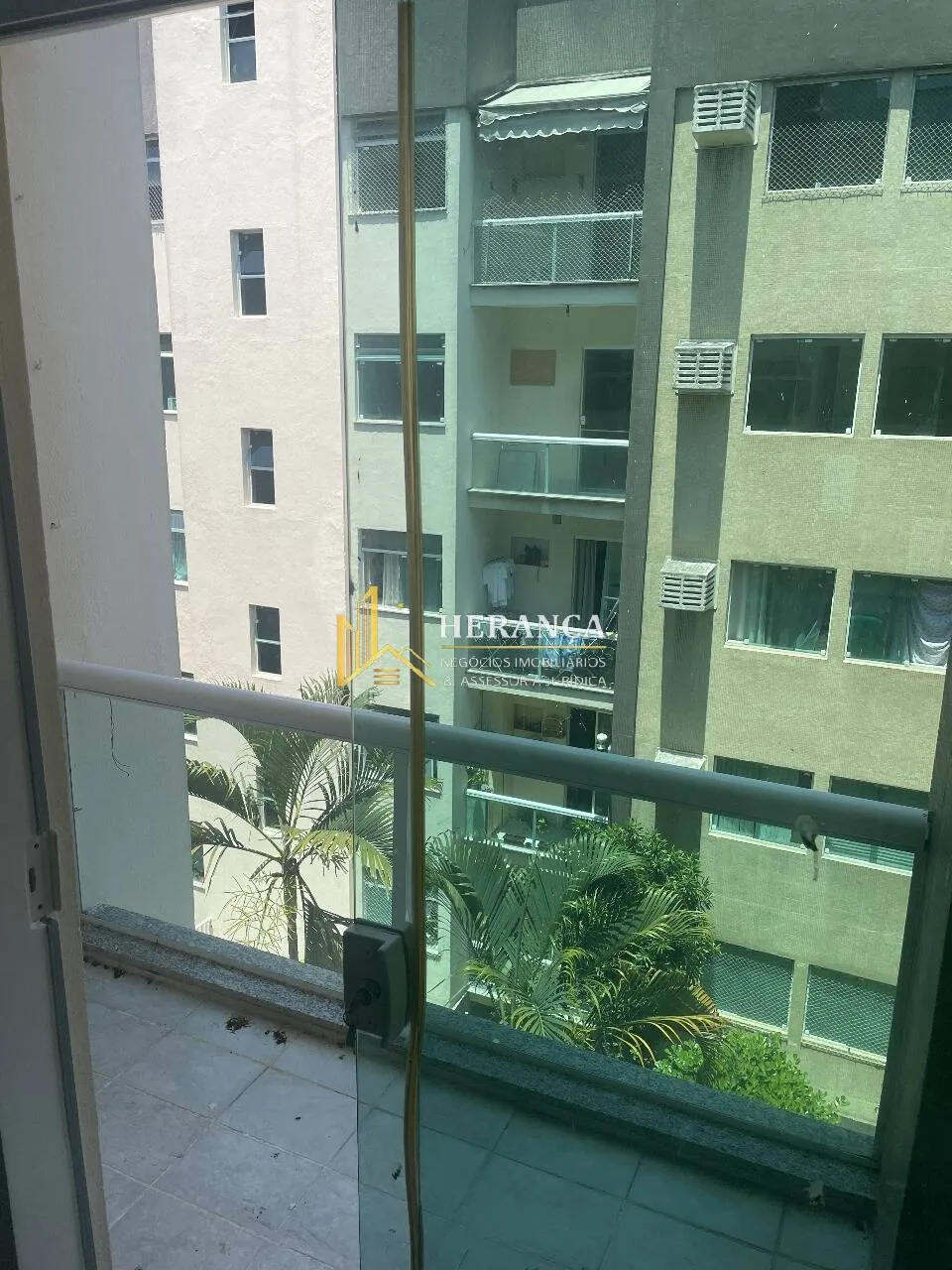 Apartamento sem mobília com 2 quartos e varanda — photo 9