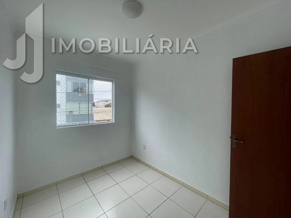 Glass-enclosed balcony in a 3-bedroom apartment, 90 m² — photo 9