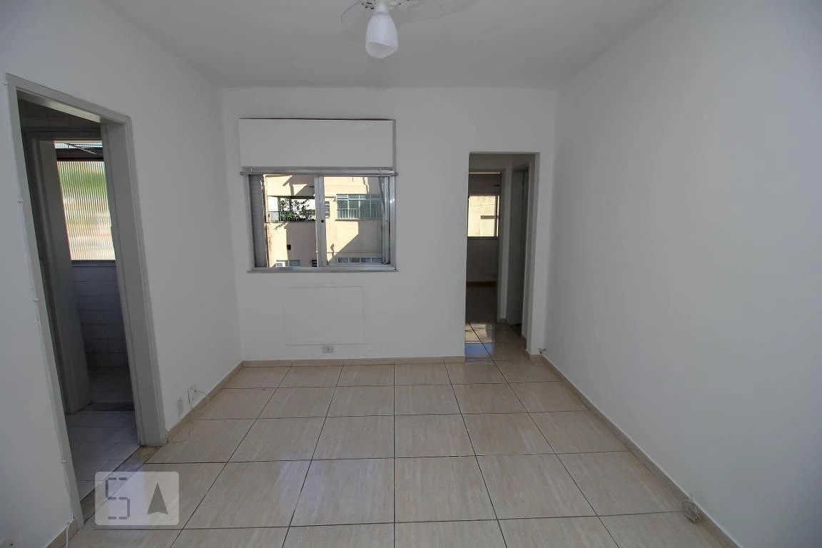 One-bedroom apartment with a mountain view in Rio de Janeiro — photo 16