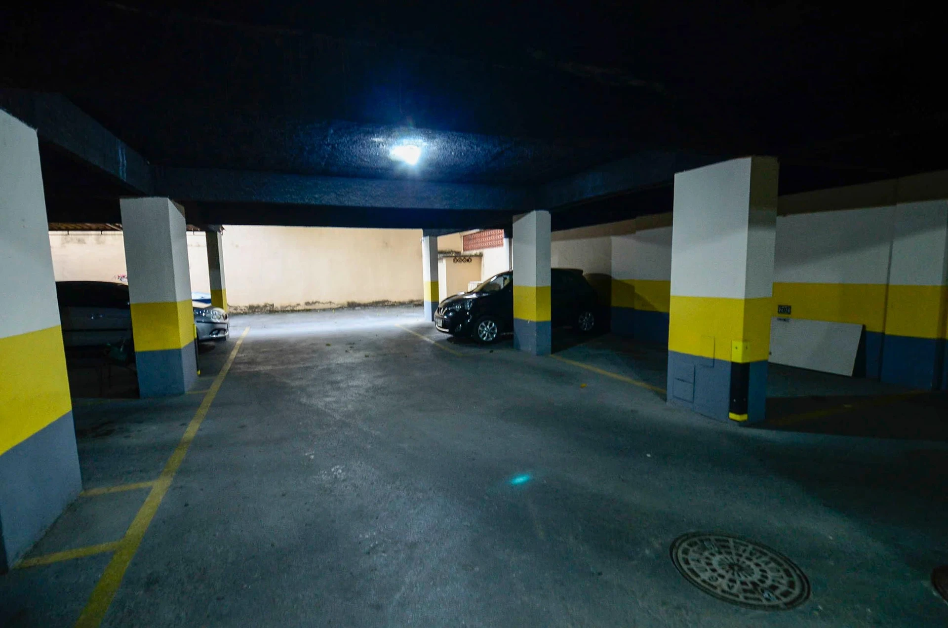 Unfurnished apartment with 2 bedrooms and a balcony — photo 45