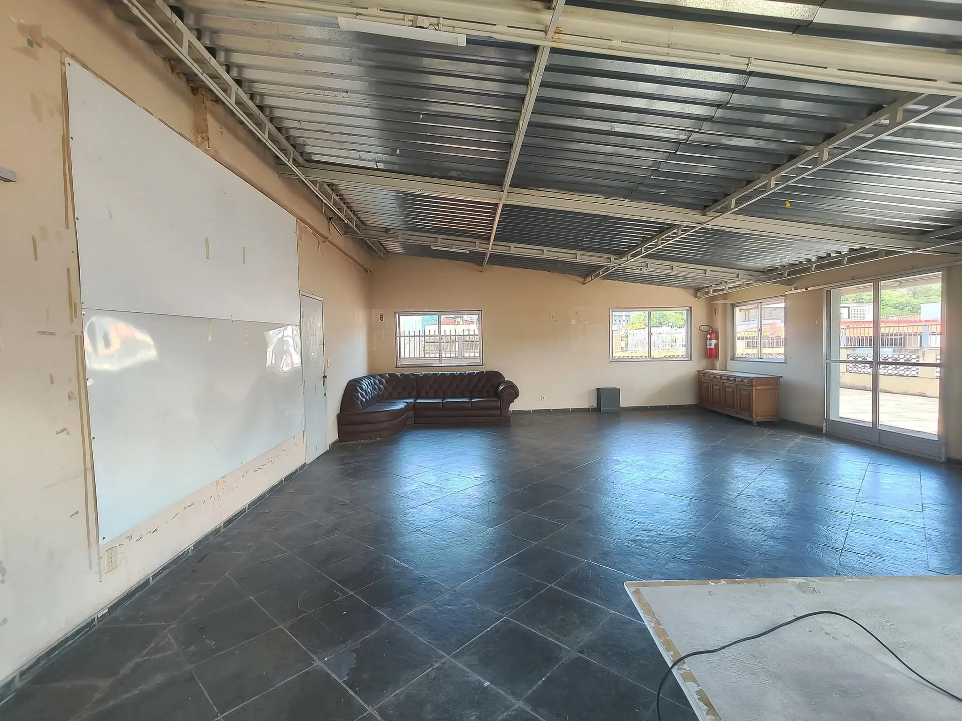 Furnished 3-bedroom apartment with 2 bathrooms — photo 54