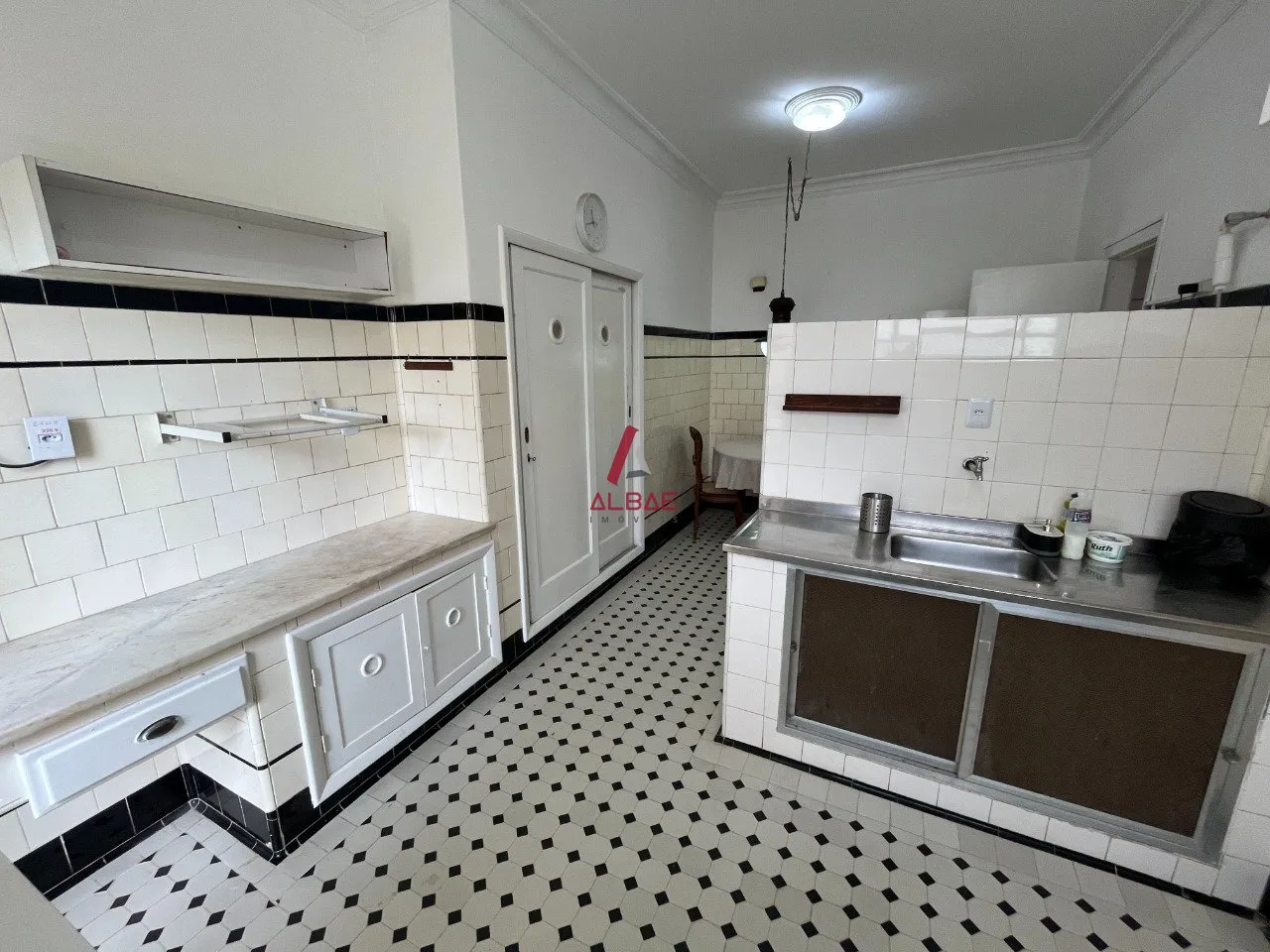 3-bedroom apartment with glassed-in balcony windows — photo 27