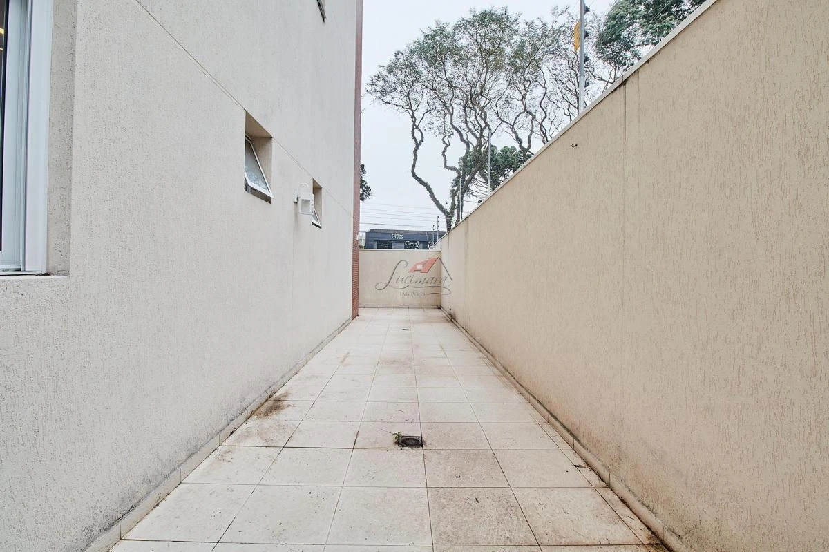 Balcony with a grill in a 2-bedroom apartment, 129 m² — photo 30