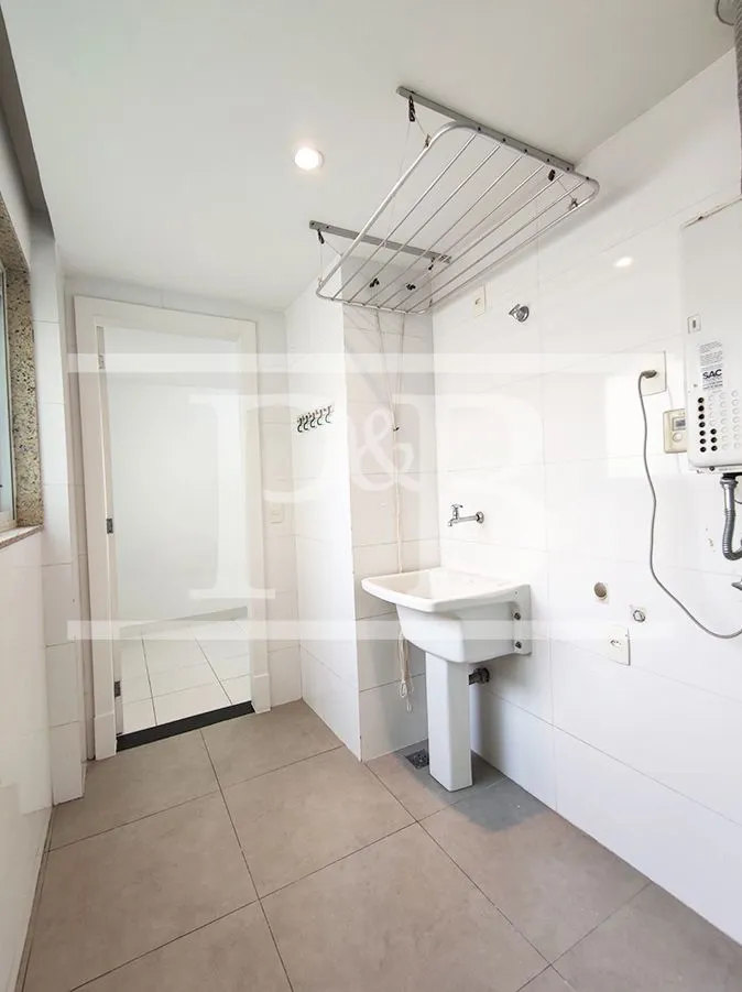 4-bedroom apartment with balcony, 300 m² — photo 31