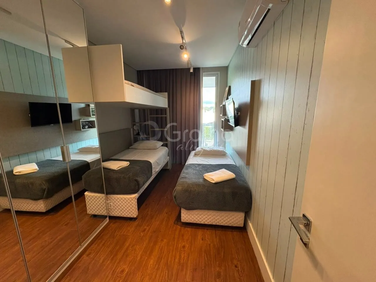 Furnished 2-bedroom apartment with 199 m² and 2 parking spaces — photo 32
