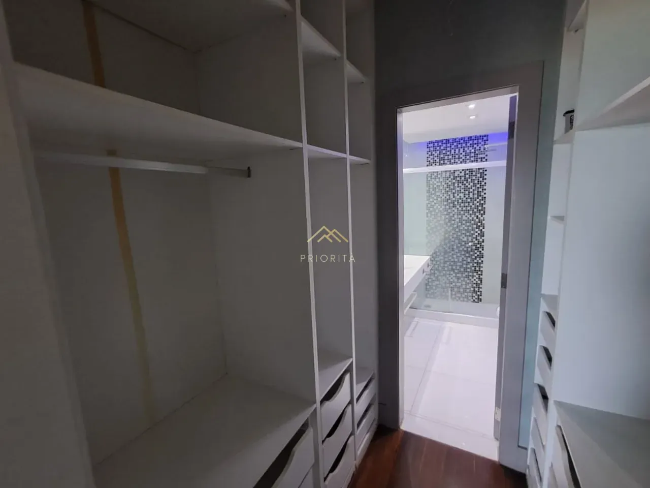 Apartamento sem mobília com 3 quartos e varanda envidraçada — photo 17