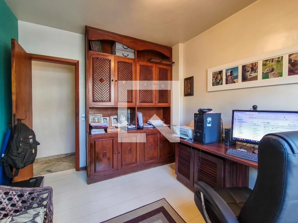 Furnished 4-bedroom apartment with balcony — photo 71
