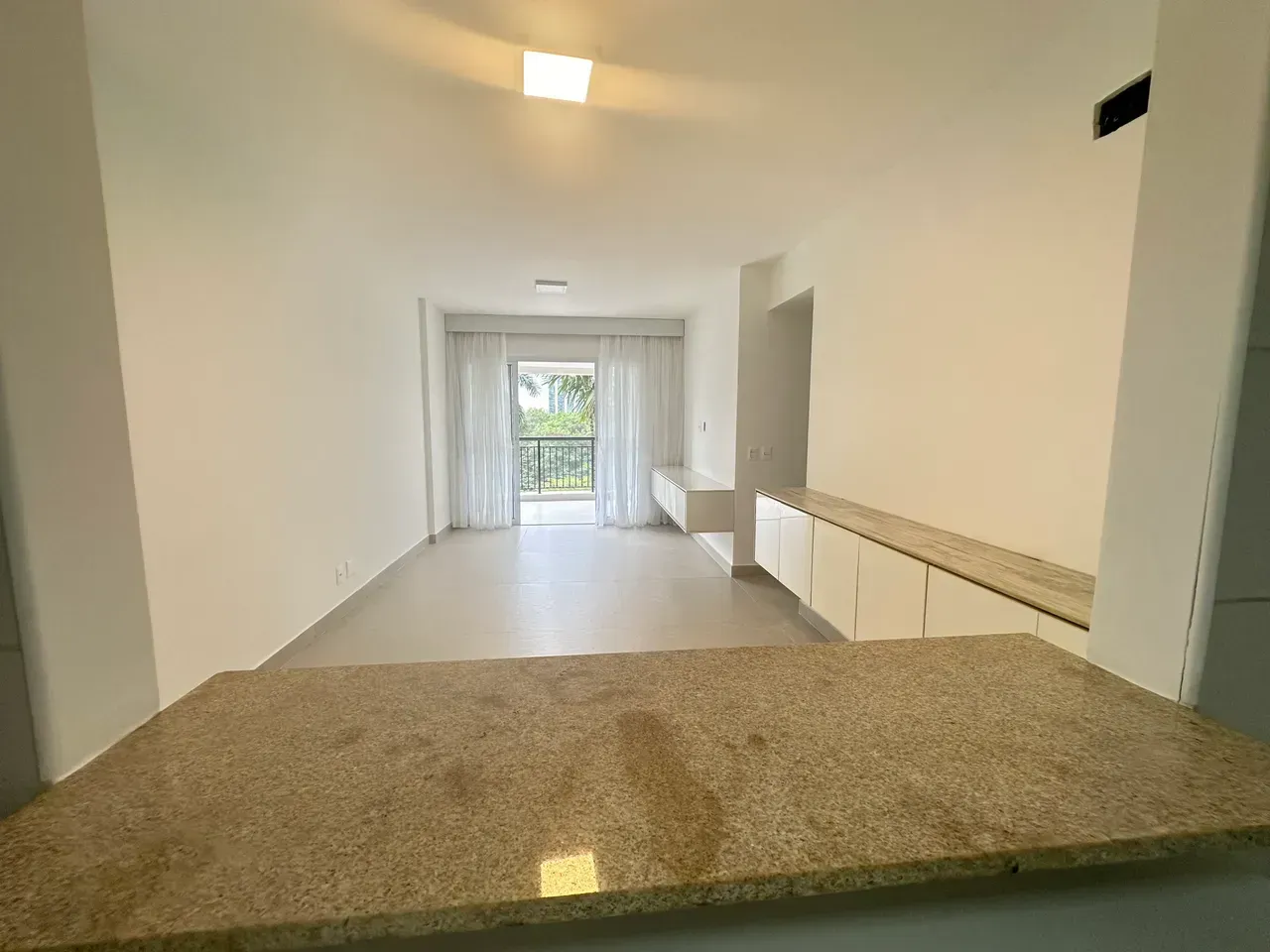 Unfurnished 3-bedroom apartment with 3 bathrooms — photo 3