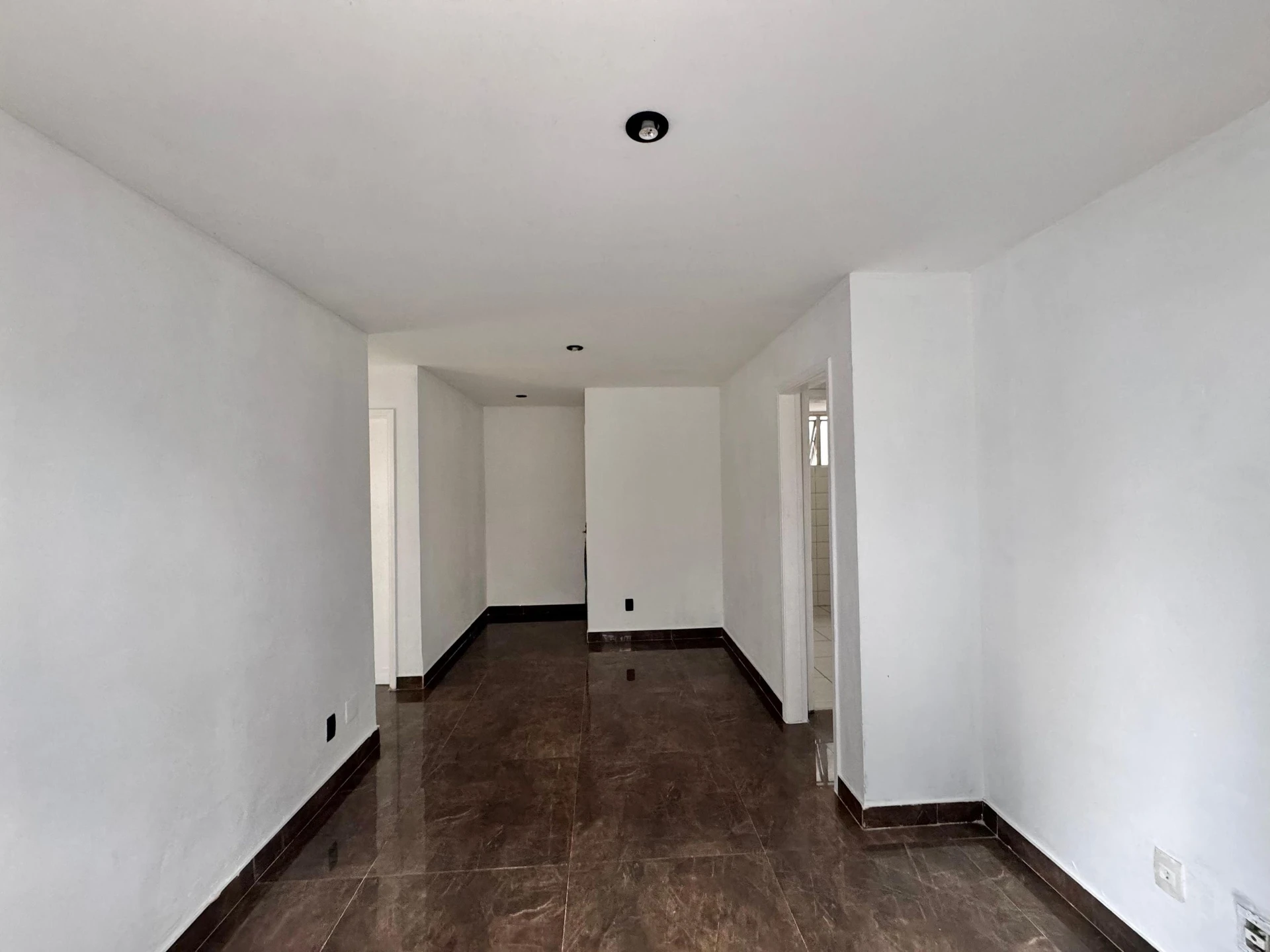 3-bedroom apartment with a balcony and laundry area — photo 28