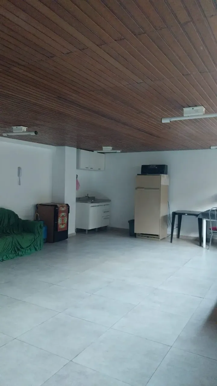 Unfurnished 2-bedroom apartment with open-plan kitchen — photo 18