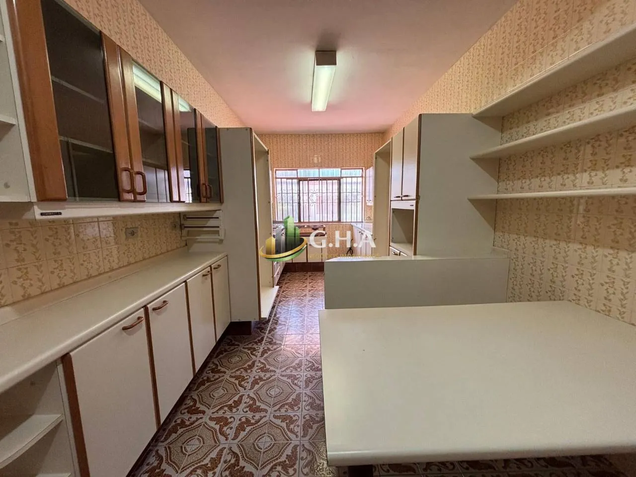 House, 368 m², with wood or laminate floors — photo 6