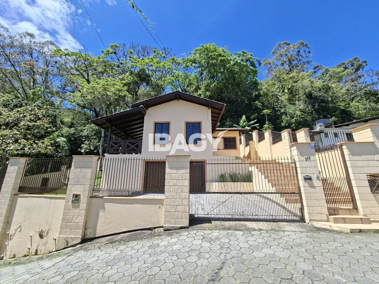 One-bedroom house with a mountain view in Florianópolis — photo 18