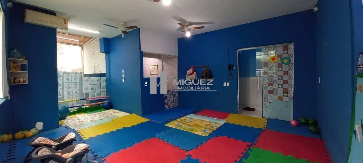 One-bedroom apartment in a building with a gym — photo 12