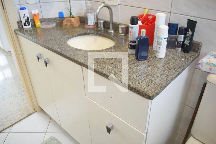 3-bedroom house with a walk-in closet in Curitiba — photo 47