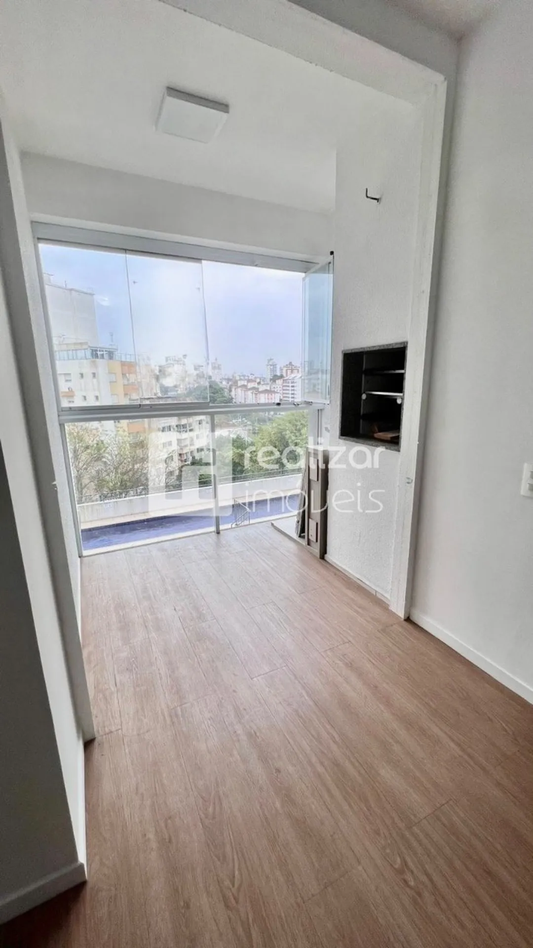 Квартира с 3 спальнями, suite и застеклённым балконом — photo 17