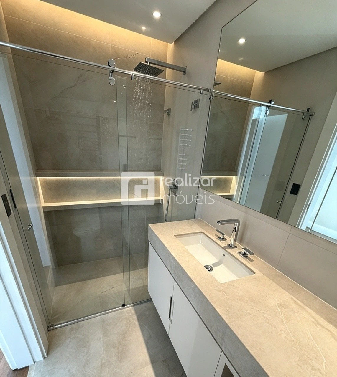 Bathtub in a 3-bedroom house, 508 m² — photo 4