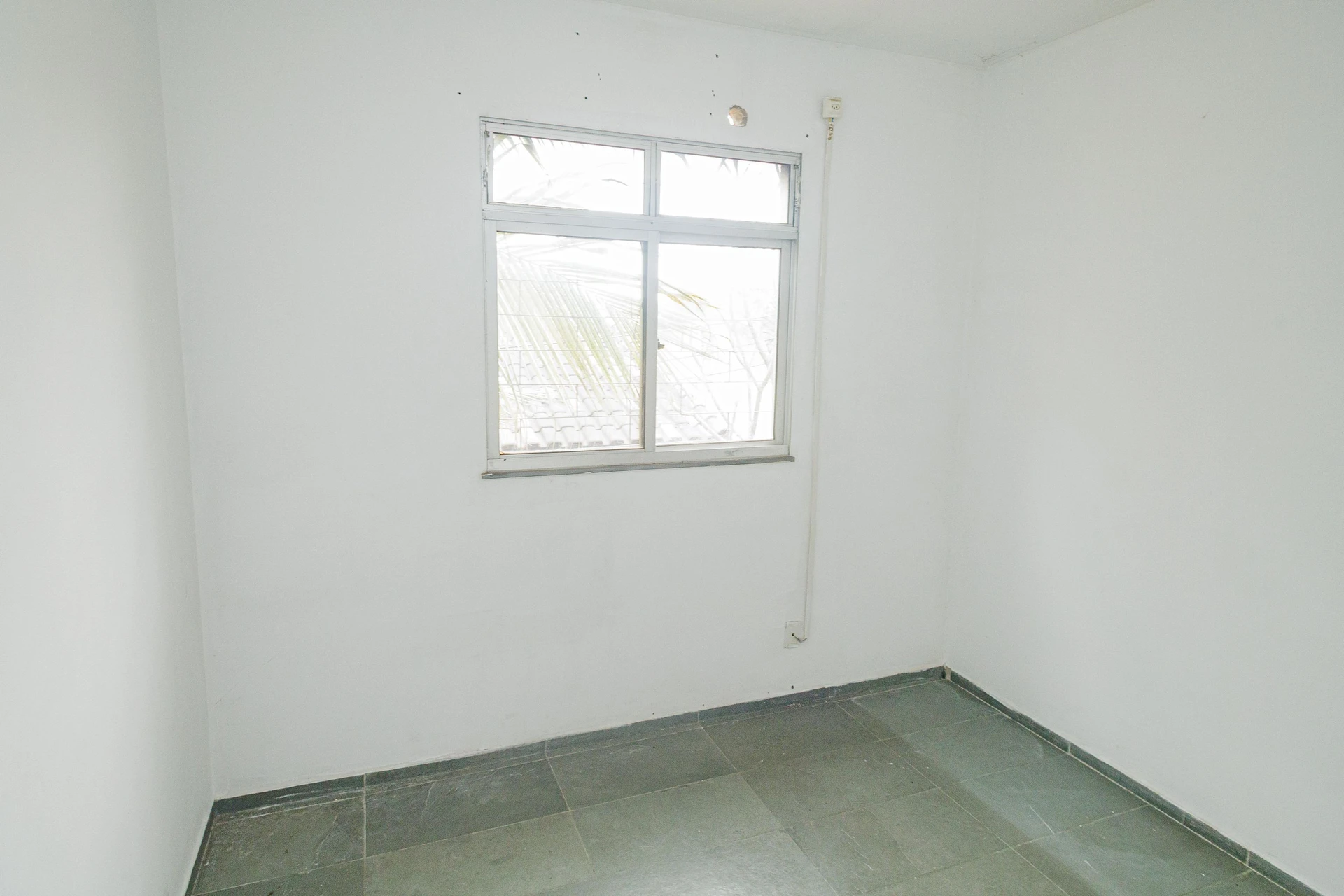 Unfurnished house with 2 bedrooms and a backyard — photo 9