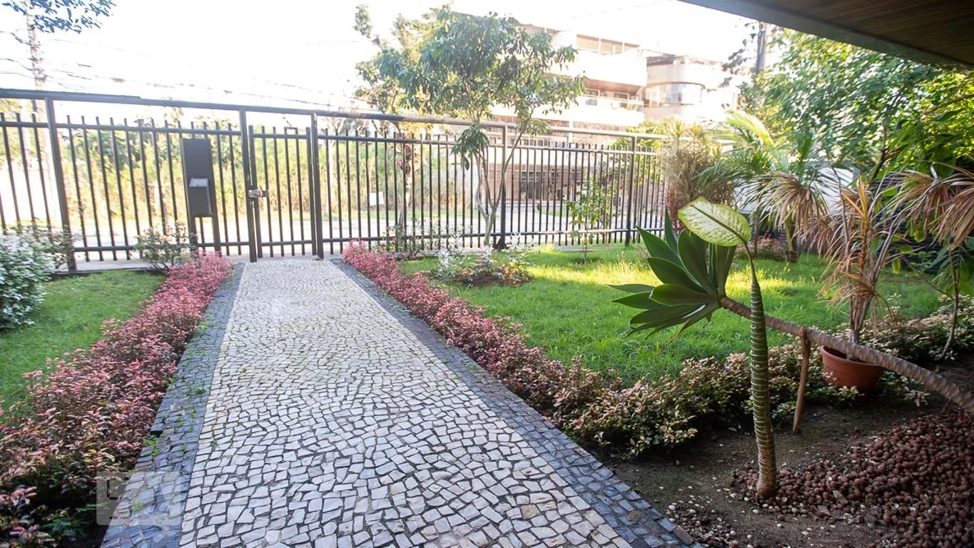 Furnished 3-bedroom apartment with private BBQ — photo 72