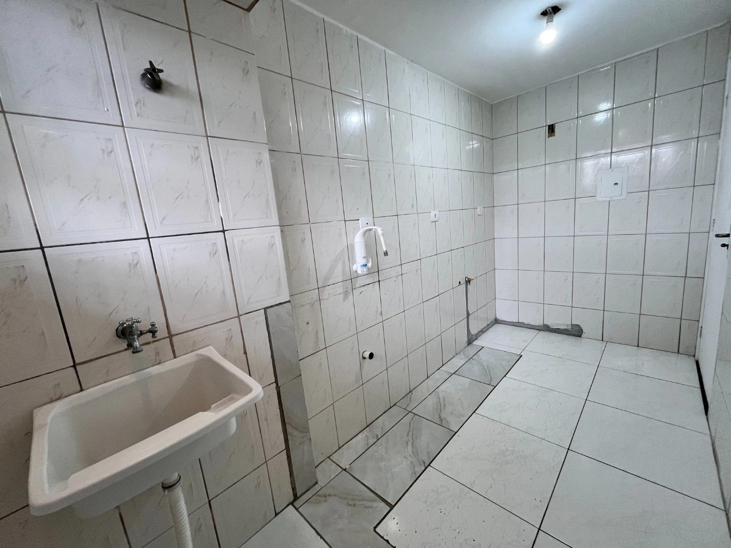 3-bedroom apartment with wood or laminate floors in Curitiba — photo 23
