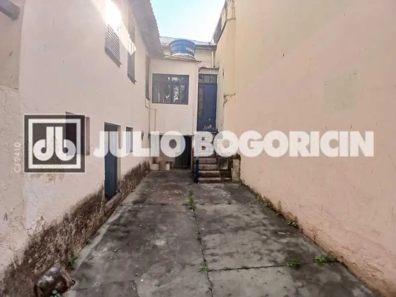 Unfurnished apartment with 6 bedrooms and 3 bathrooms — photo 16
