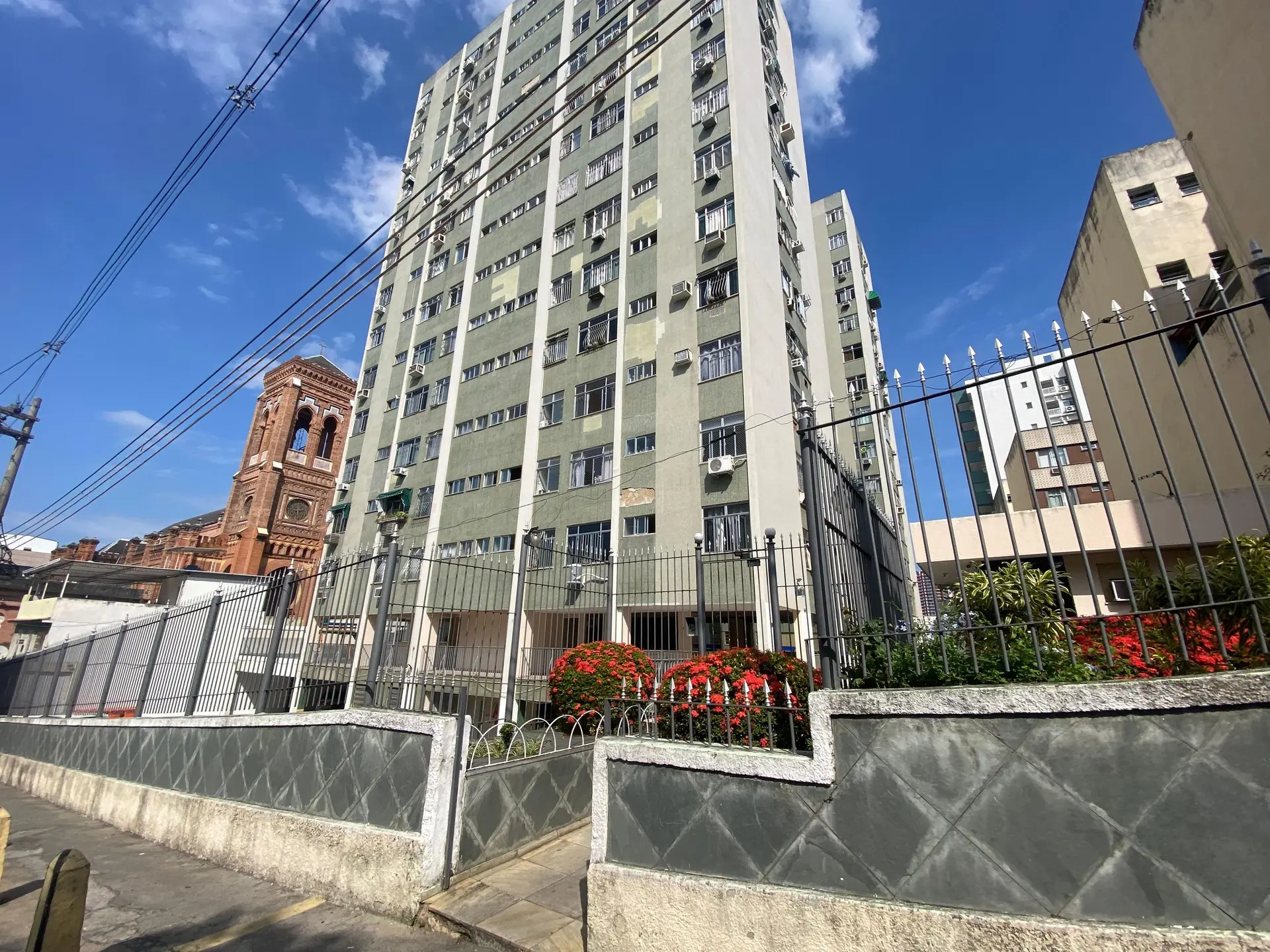 Квартира з 2 спальнями, 1 ванною та терасою — photo 39