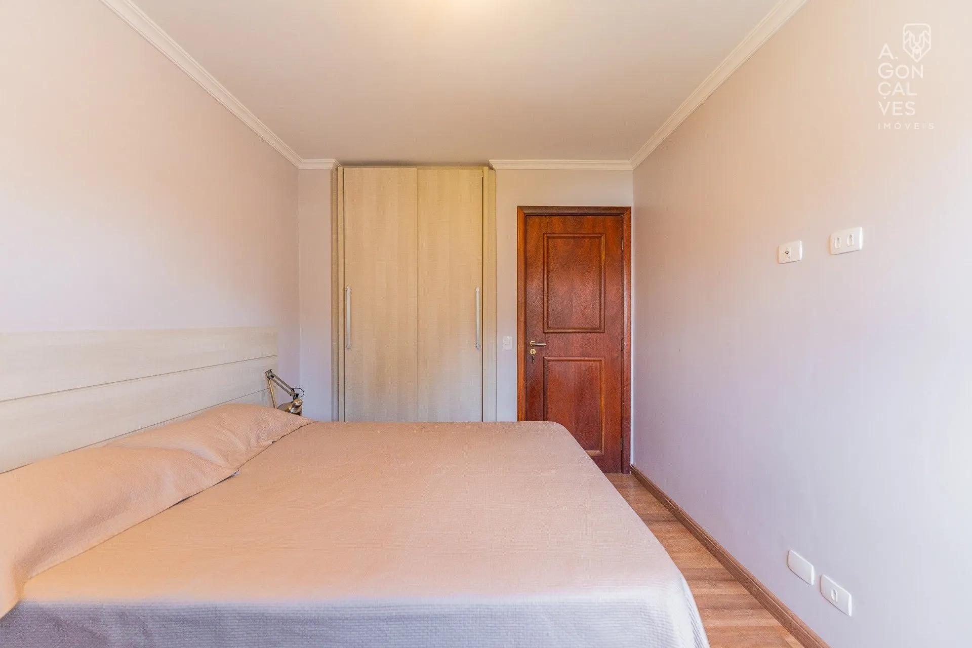 Furnished 219 m² apartment with 4 bedrooms and 2 parking spots — photo 30