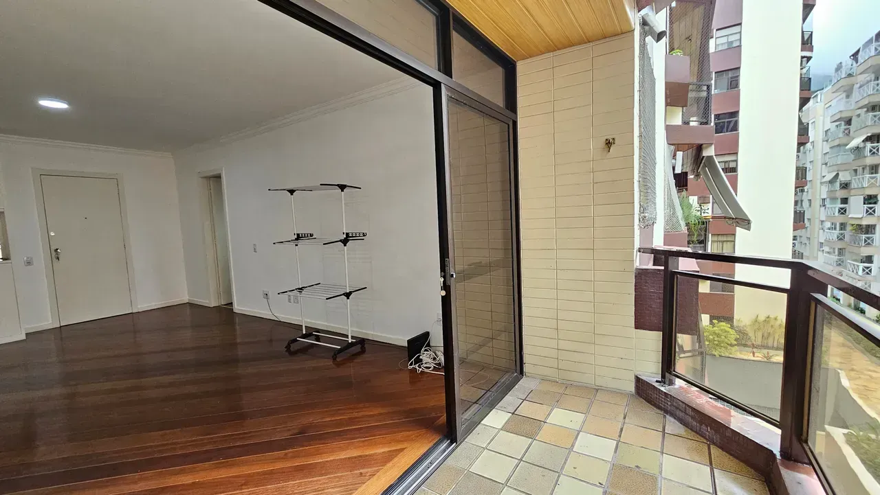 Apartment with 3 bedrooms and a balcony — photo 6
