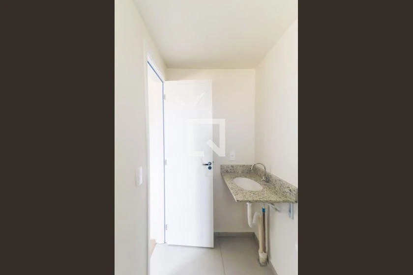 3-bedroom apartment with a grill on the balcony in Curitiba — photo 39