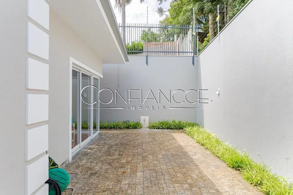 House with 4 en-suite bedrooms and 6 parking spaces — photo 41