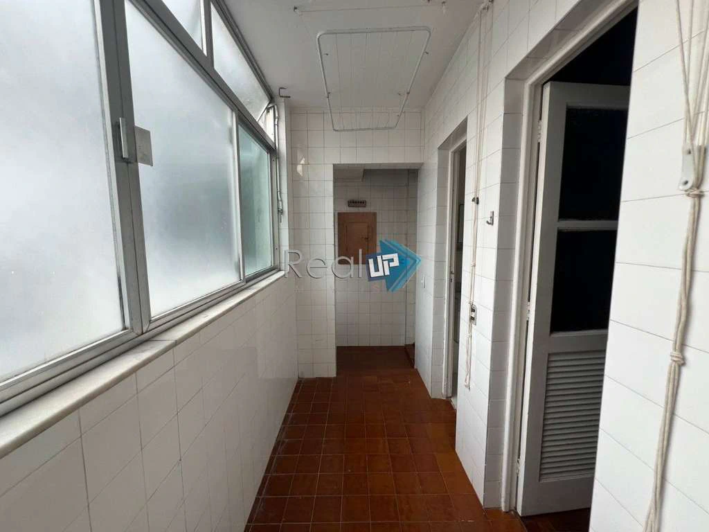 2-bedroom apartment with a glazed balcony — photo 22