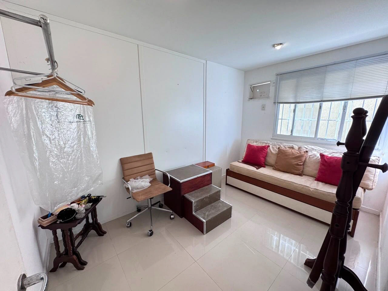 Rental house with 6 bedrooms and 246 m² — photo 3