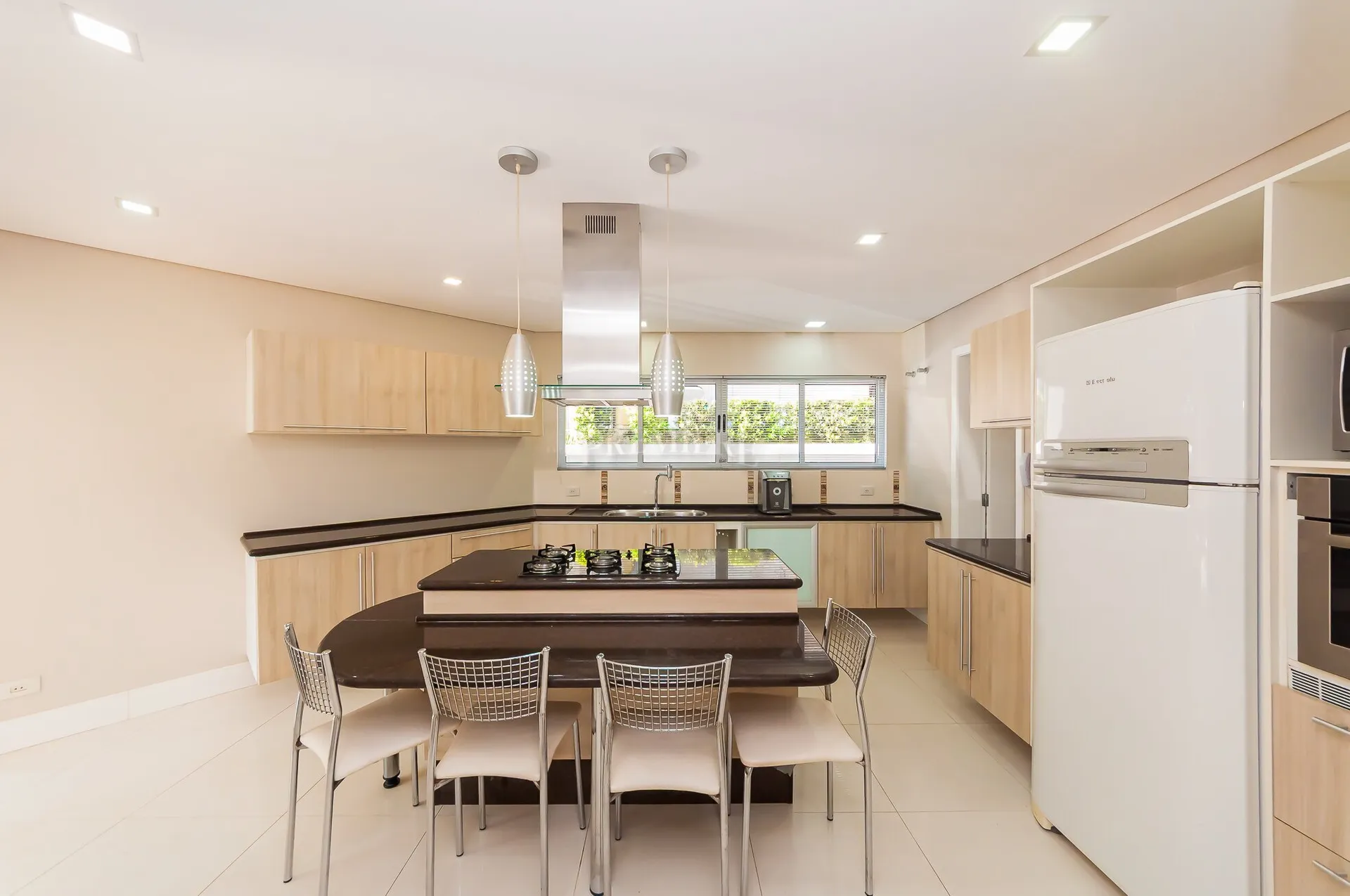 Furnished house with 613 m², 3 en-suite bedrooms — photo 2