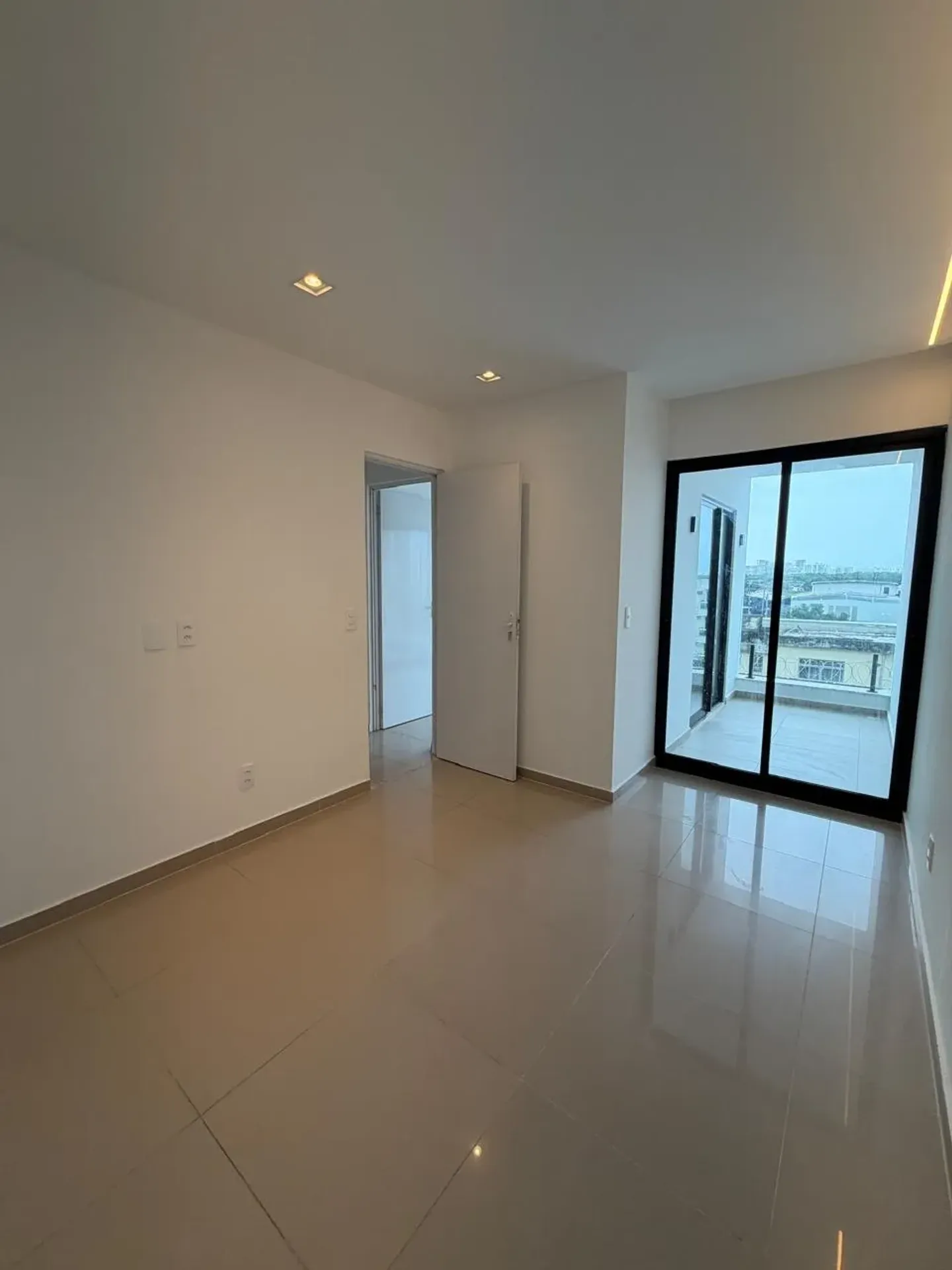 3-bedroom house with a grill on the balcony — photo 12