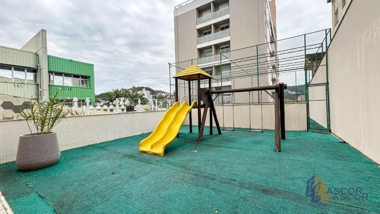Balcony with a grill in a 2-bedroom apartment, 96 m² — photo 21
