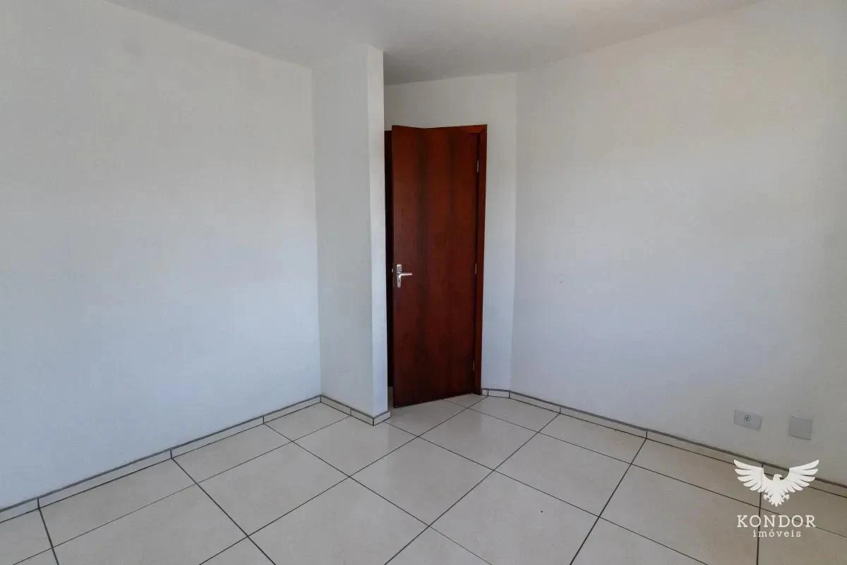 Walk-in closet in a 3-bedroom house, 184 m² — photo 41