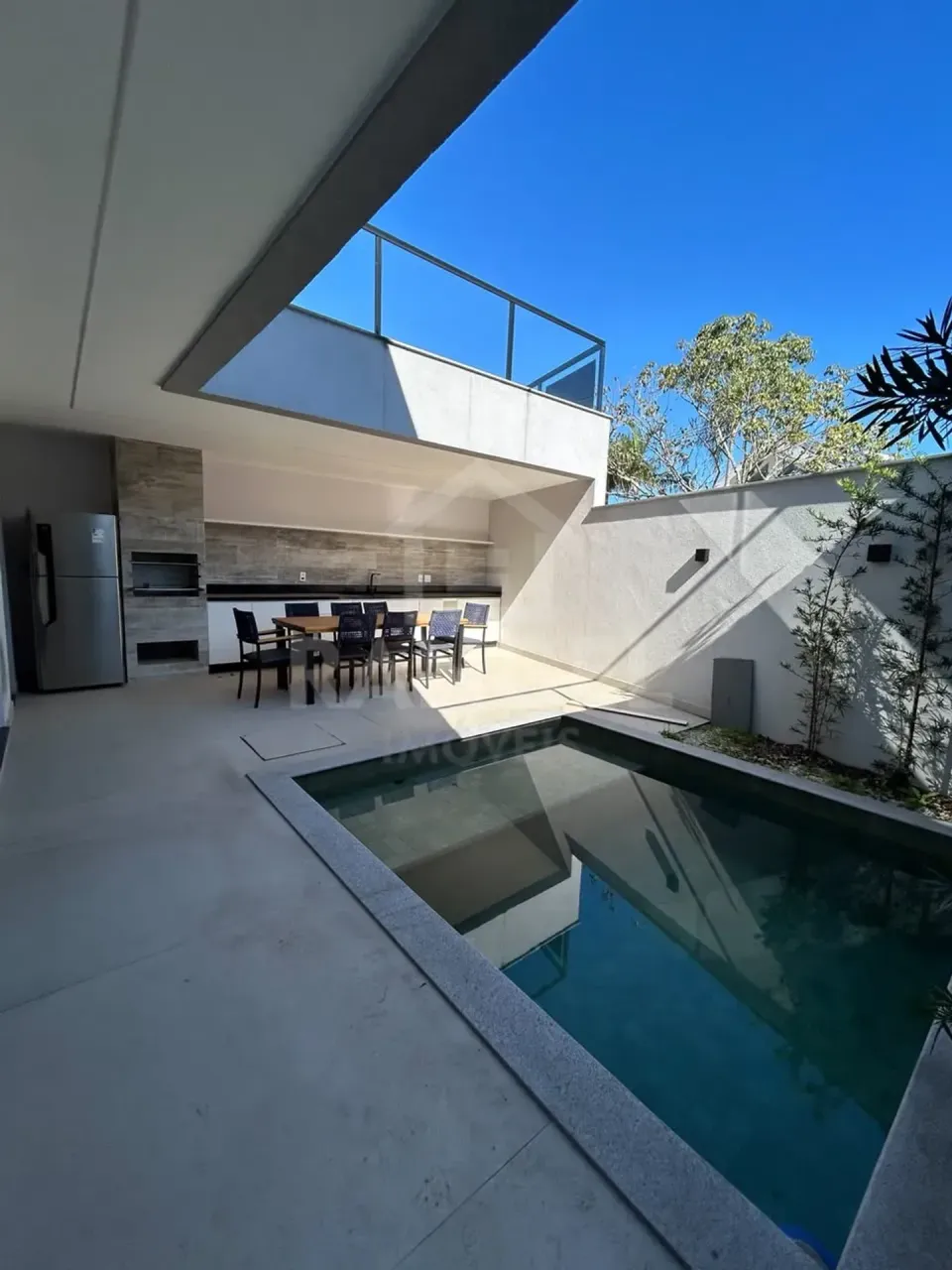House with 3 bedrooms, 5 bathrooms, and 2 parking spaces — photo 5