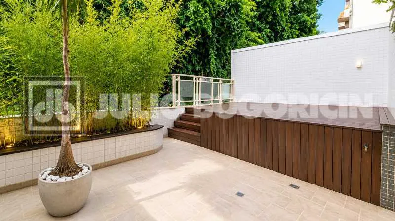 3-bedroom apartment with a park view in Rio de Janeiro — photo 18
