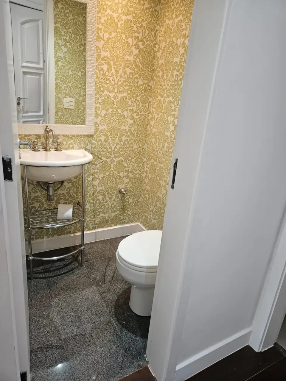 3-bedroom apartment with a glazed glass-in balcony — photo 19