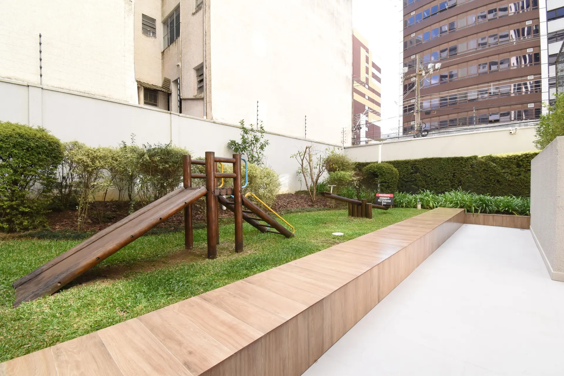 2-bedroom apartment with a grill on the balcony — photo 30
