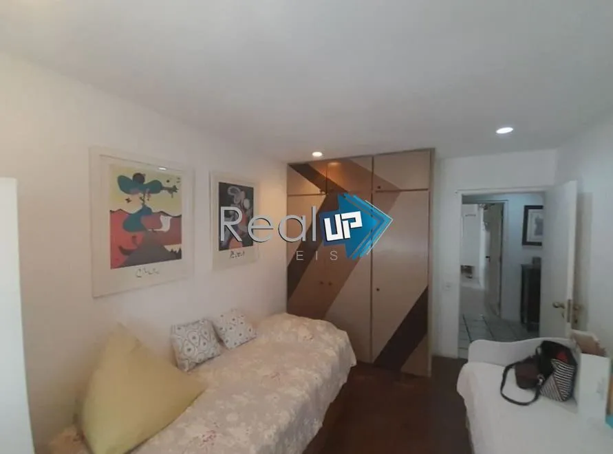 Furnished apartment with 4 bedrooms and an open kitchen — photo 37