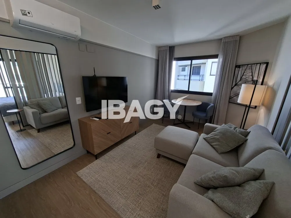 Studio with a glassed-in balcony and open-plan kitchen — photo 31