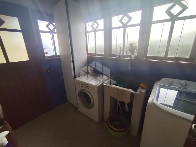 Мебльований будинок з 4 спальнями-сюїтами та садом 240 м² — photo 31