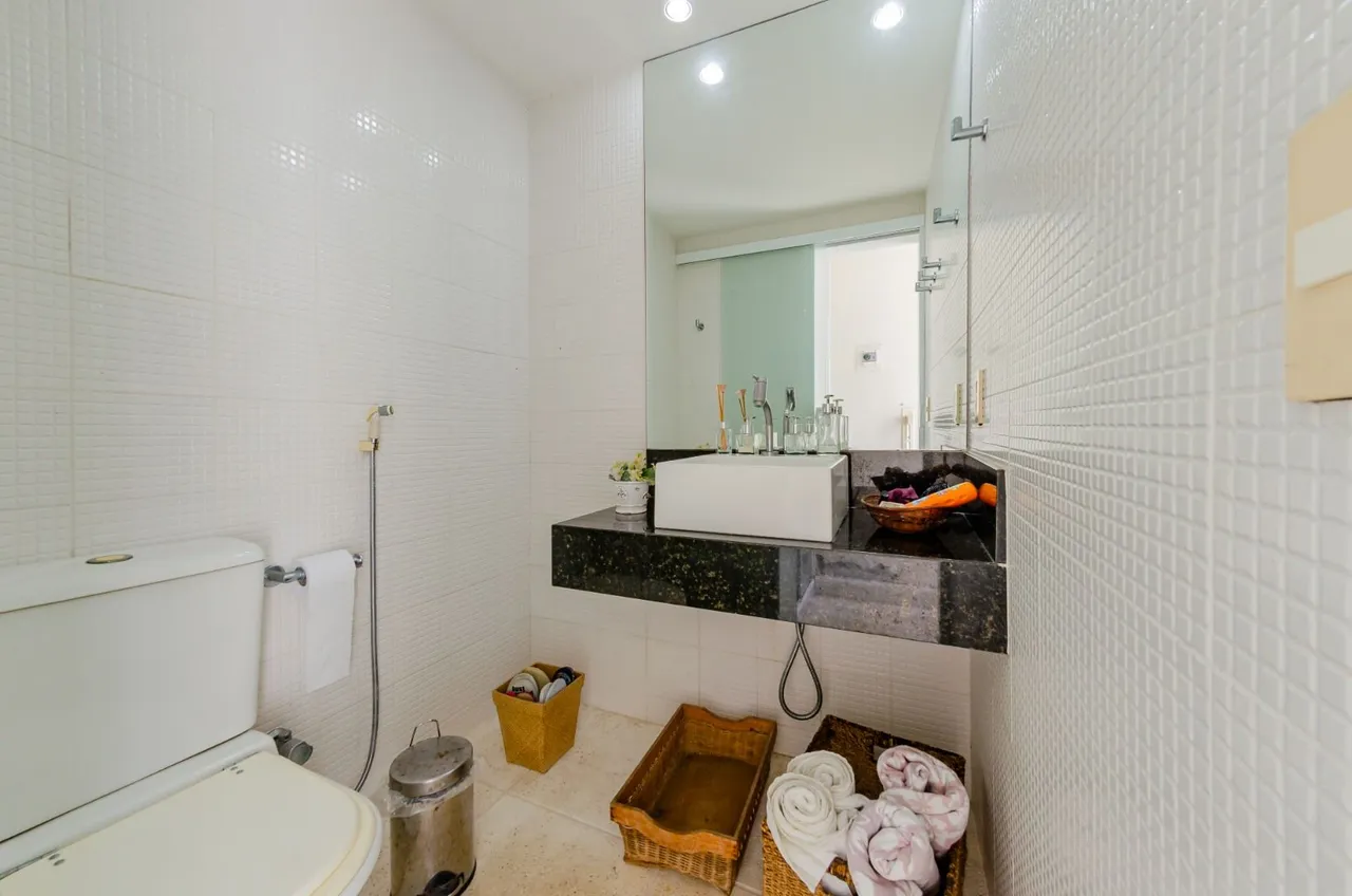 Furnished house with 5 bedrooms and 690 m², 5 parking — photo 9