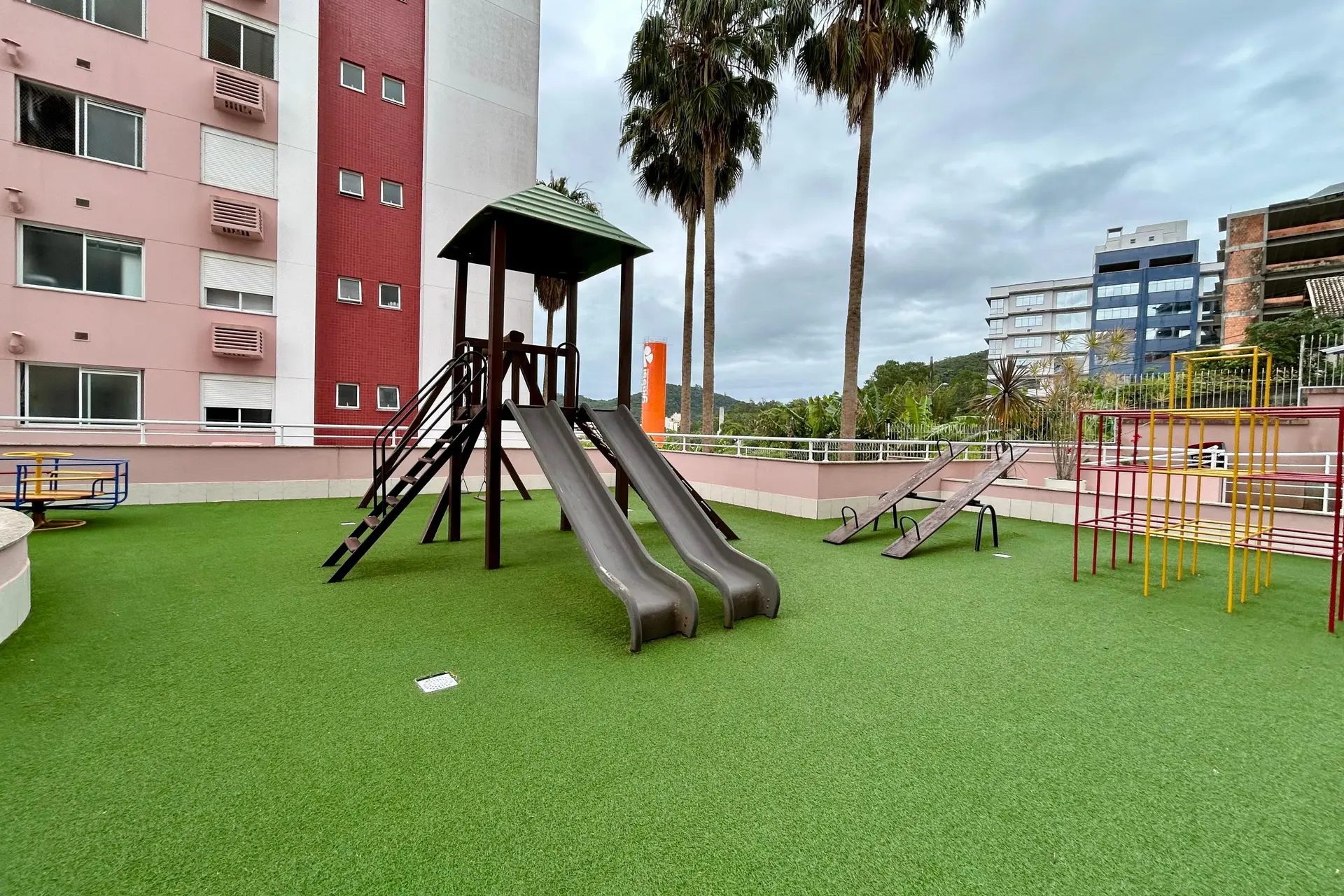 2-bedroom apartment in a building with a gym — photo 41