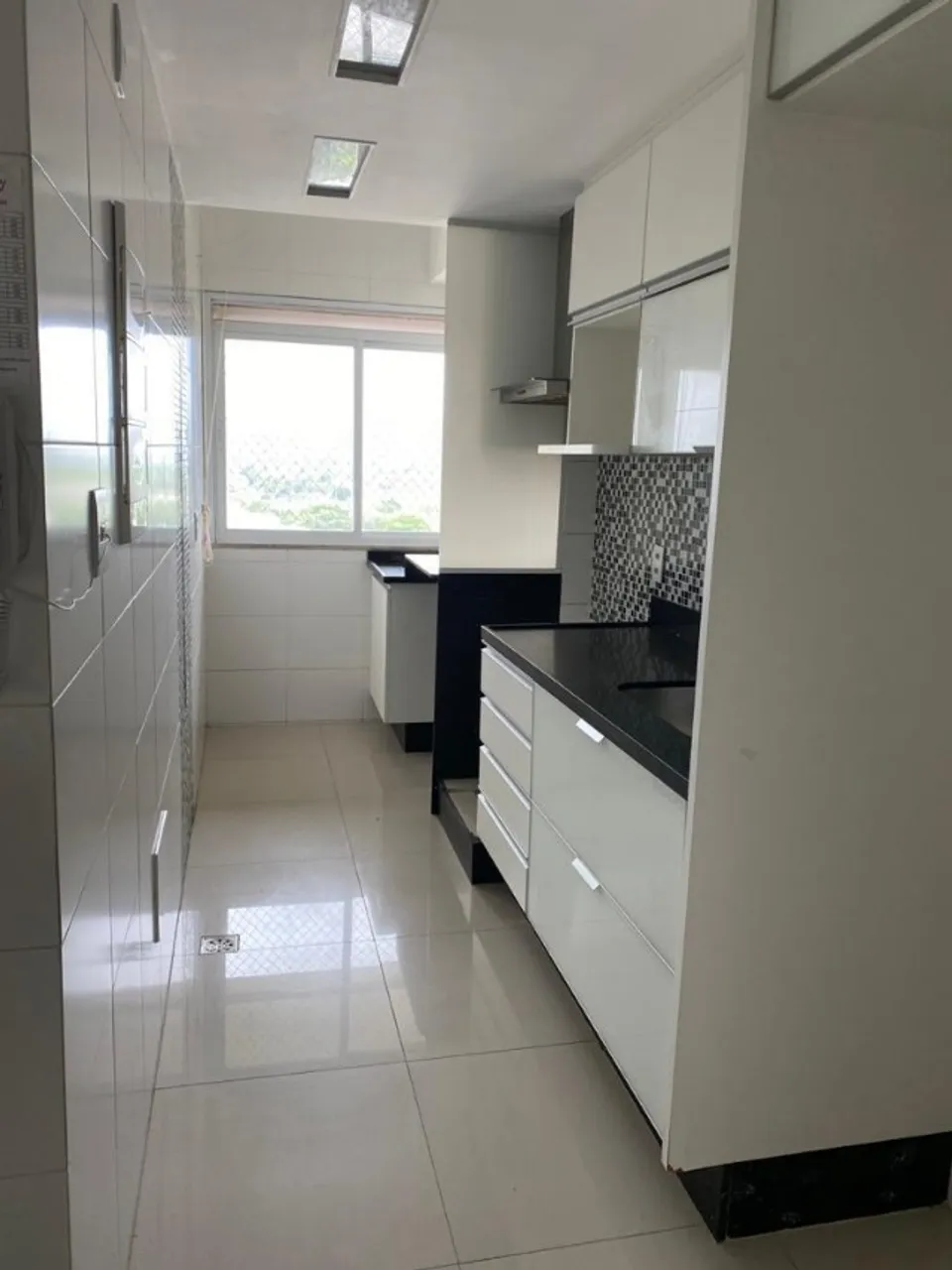 Glass-enclosed balcony in a 3-bedroom apartment, 177 m² — photo 14
