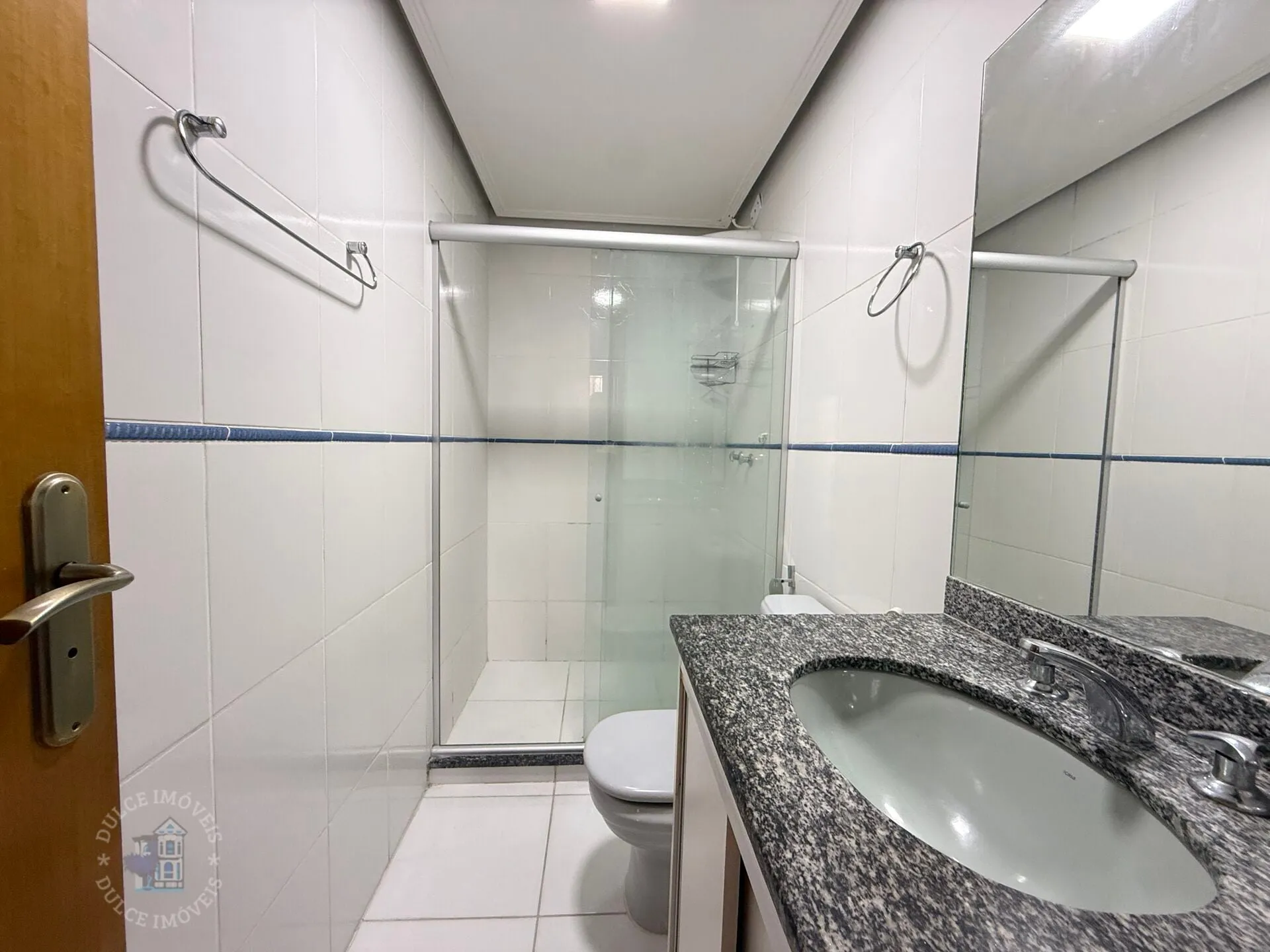 3-bedroom apartment with 1 en-suite and balcony — photo 32
