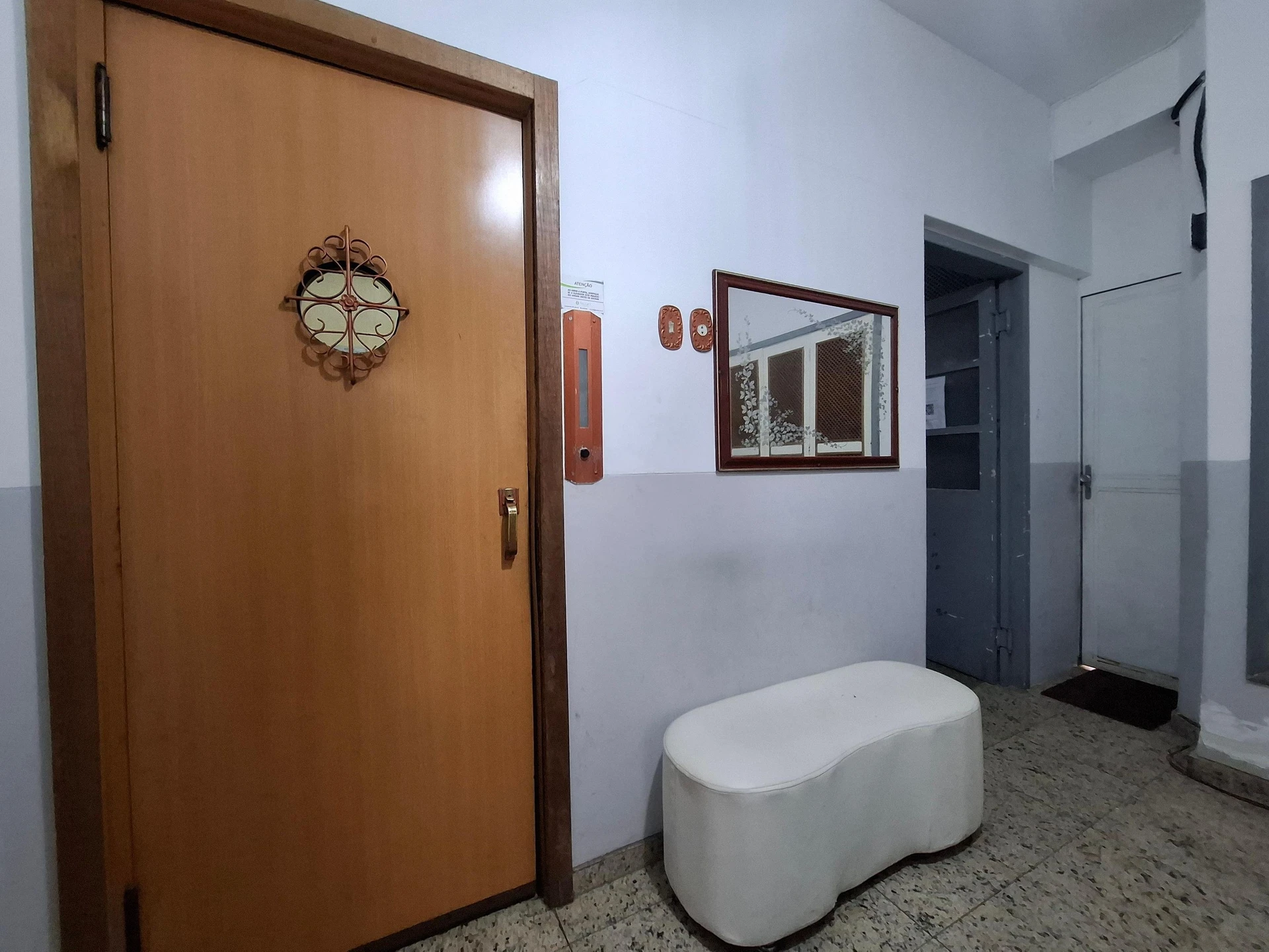One-bedroom apartment with wood or laminate floors — photo 26