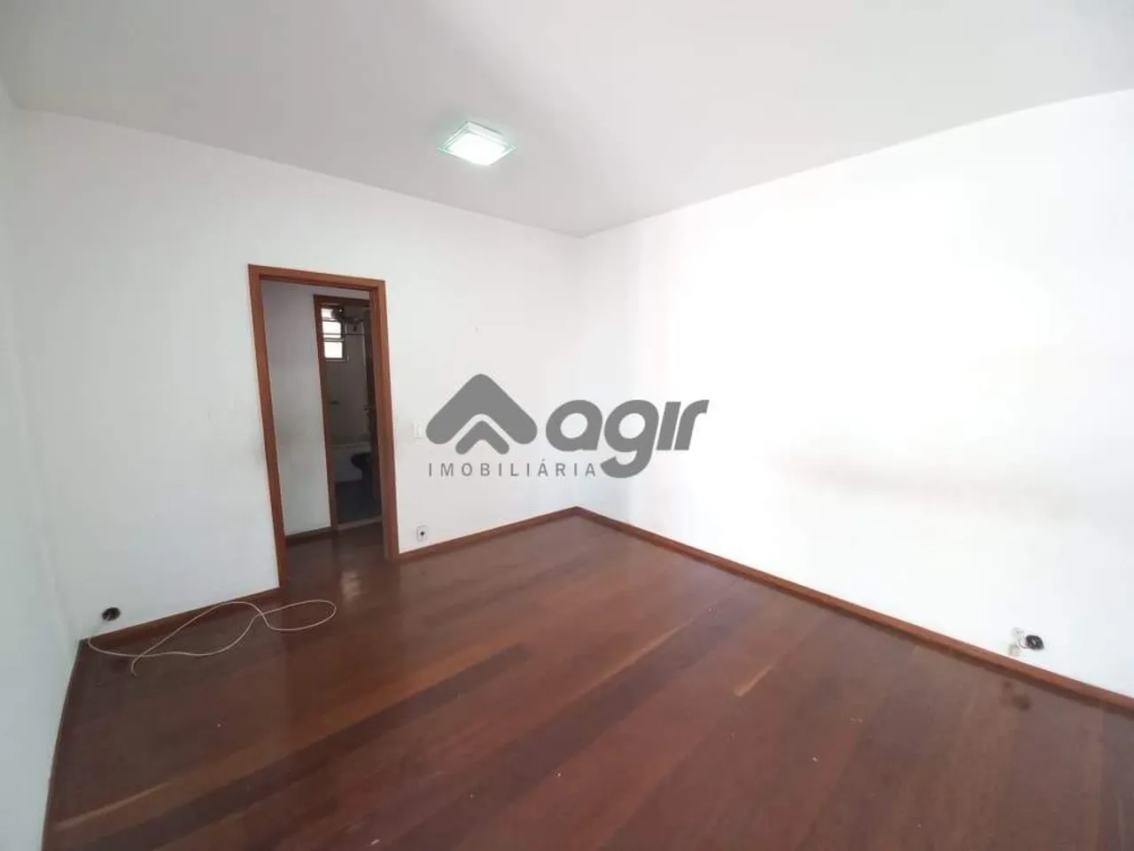 4-bedroom apartment with balcony and 2 parking spots — photo 4