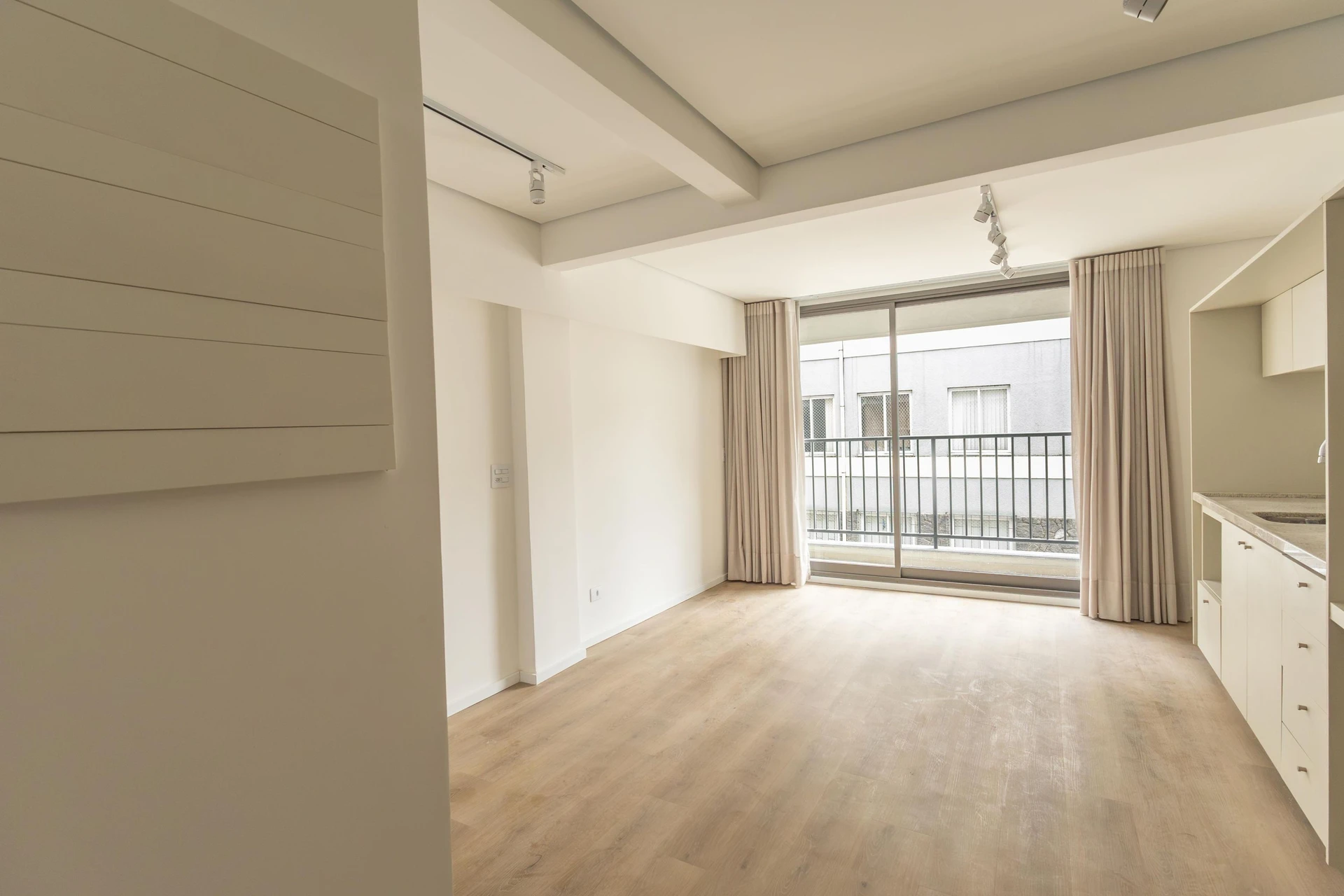 Apartment, 30 m², with floor-to-ceiling windows — photo 8