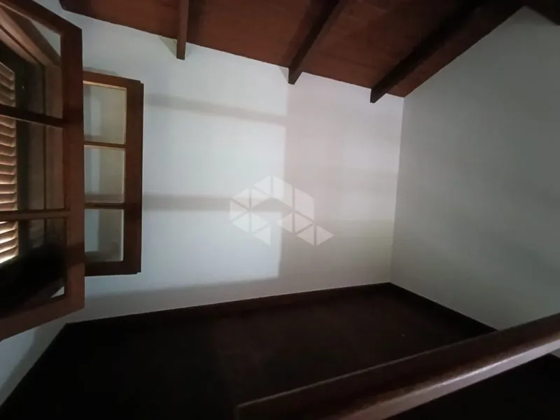 Furnished 360 m² house with 3 bedrooms and 6 parking spaces — photo 9